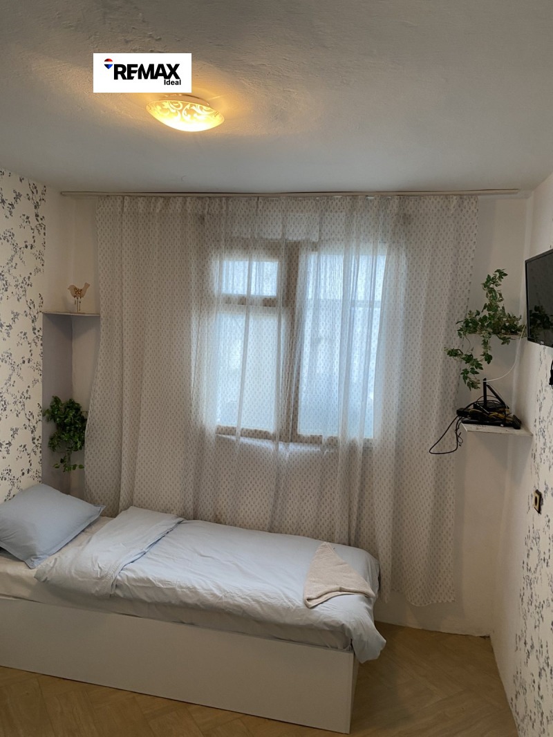 Под наем АТЕЛИЕ, ТАВАН, град Варна, Погреби • 200 € / 391.17 лв. • 55585192 1 — Holmes.bg Под наем АТЕЛИЕ, ТАВАН, град Варна, Погреби • 200 € / 391.17 лв. • 55585192 1