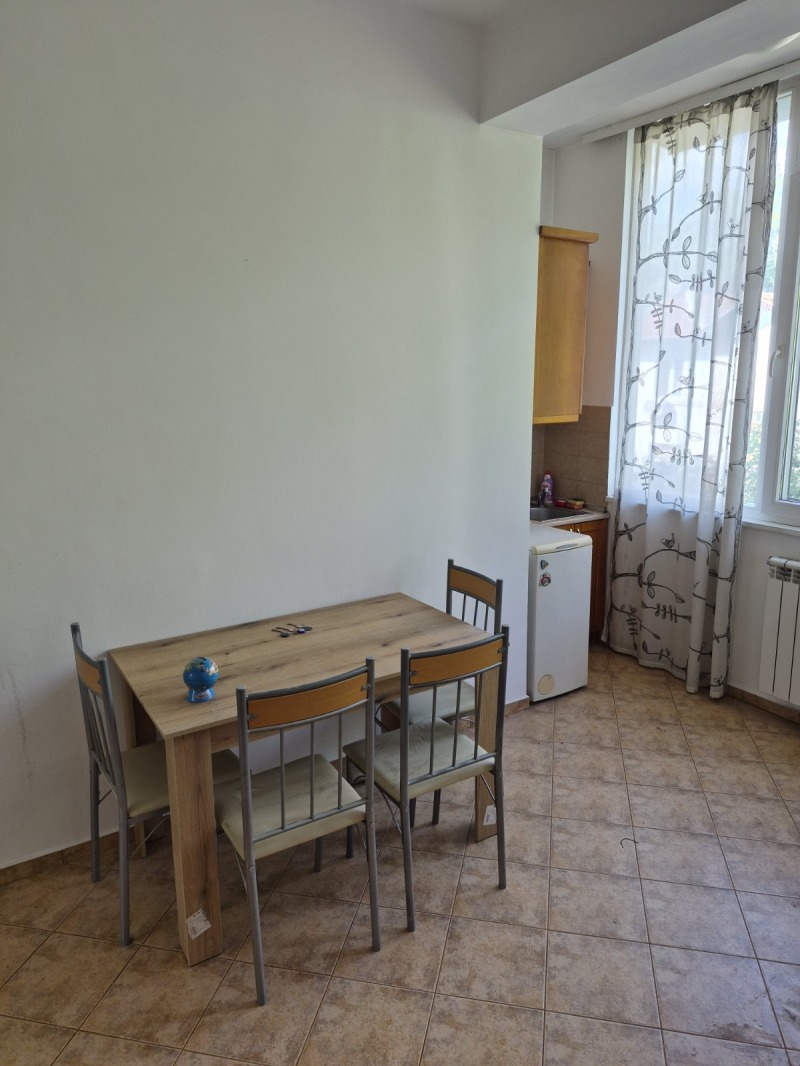 Под наем 2-СТАЕН, град София, Център • 450 € / 880.12 лв. • 29263764 1 — Holmes.bg Под наем 2-СТАЕН, град София, Център • 450 € / 880.12 лв. • 29263764 1