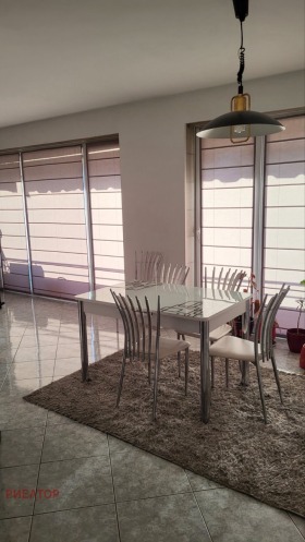 Обява Дава под наем 3-СТАЕН,град Пловдив, Център