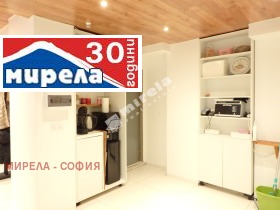 Обява Дава под наем ФРИЗЬОРСКИ/КОЗМЕТИЧЕН САЛОН,град София, Център