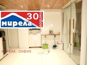 Обява Дава под наем ФРИЗЬОРСКИ/КОЗМЕТИЧЕН САЛОН,град София, Център>