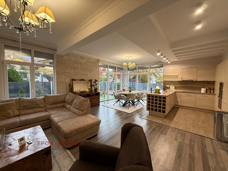 Под наем КЪЩА, град София, Драгалевци • 1950 € / 3813.87 лв. • 67428728 1 — Holmes.bg Под наем КЪЩА, град София, Драгалевци • 1950 € / 3813.87 лв. • 67428728 1