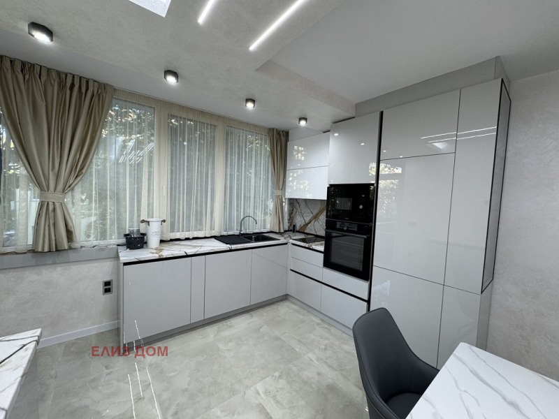 Под наем 4-СТАЕН, град Варна, Център • 1750 € • 56423719 1 — Holmes.bg Под наем 4-СТАЕН, град Варна, Център • 1750 € • 56423719 1