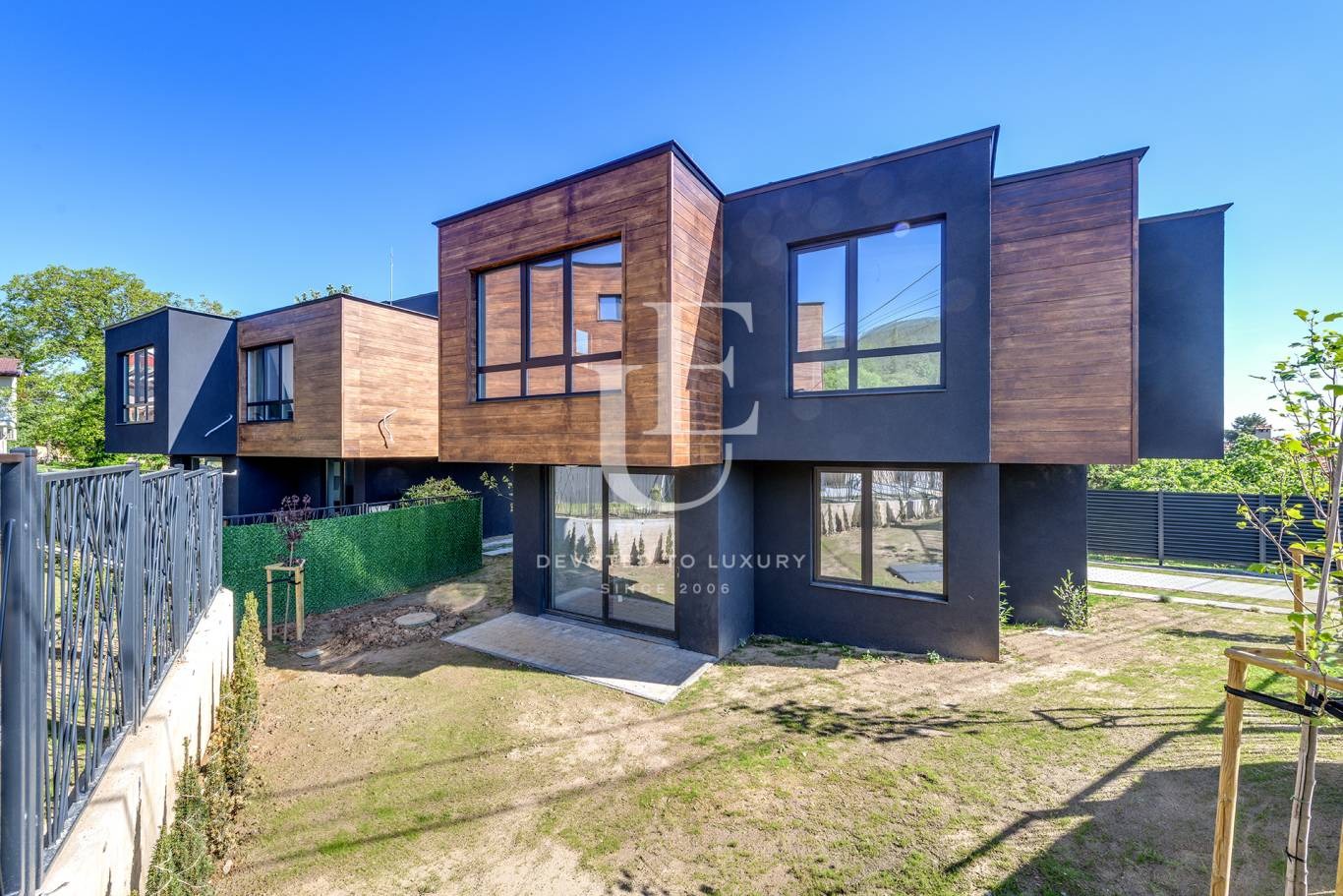 Продава КЪЩА, гр. София, м-т Камбаните, снимка 2 - Къщи - 54686425
