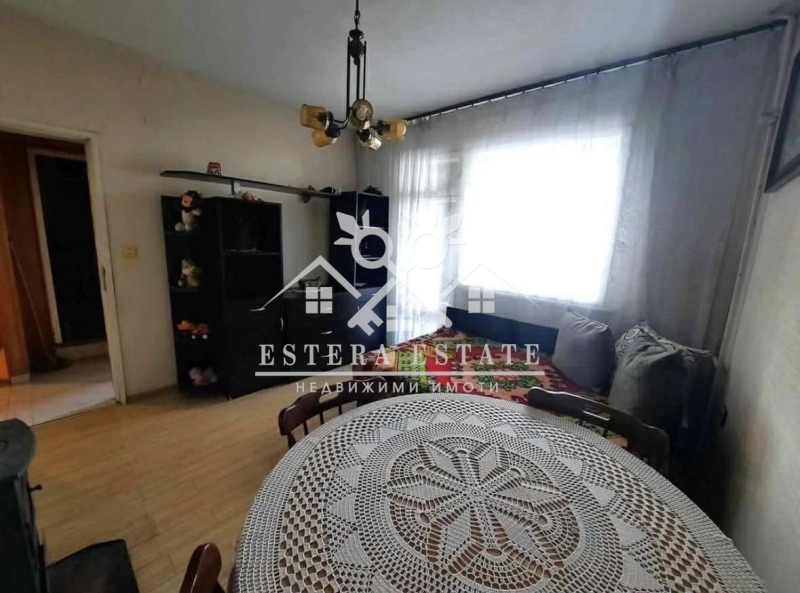 Продава 4-СТАЕН, гр. Шумен, Пазара, снимка 3 - Апартаменти - 52128855