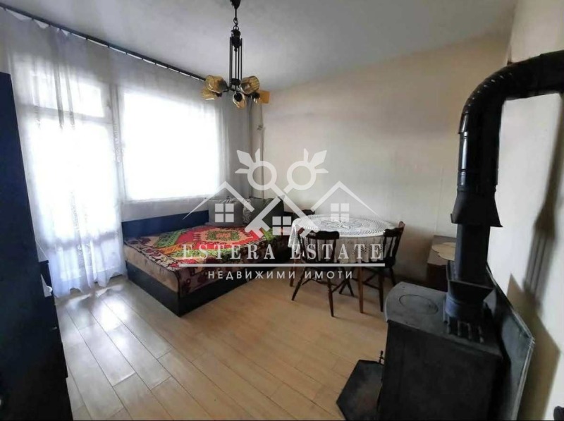 Продава 4-СТАЕН, гр. Шумен, Пазара, снимка 2 - Апартаменти - 52128855