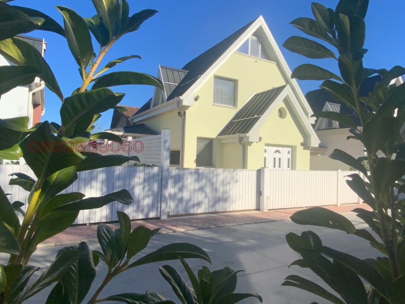 Продава КЪЩА, гр. Добрич, в.з. Лозята