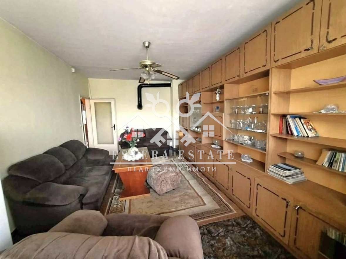Продава 4-СТАЕН, гр. Шумен, Пазара, снимка 2 - Апартаменти - 52128855