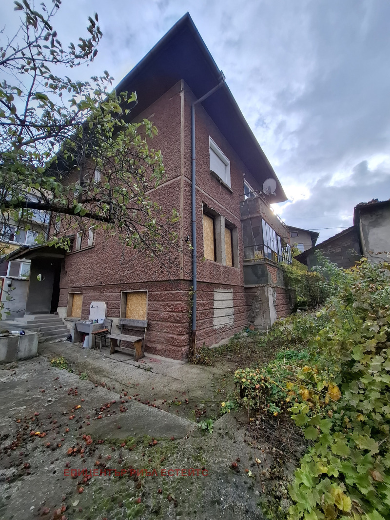 Продава КЪЩА в град Перник, Ралица - 250 кв.м / 165 000 € » 322 711.95 лв., ЕПИЦЕНТЪР РИЪЛ ЕСТЕЙТС