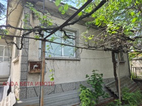 Hus Bjal izvor, region Stara Zagora