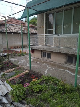 Продава  Къща, с. Тракия