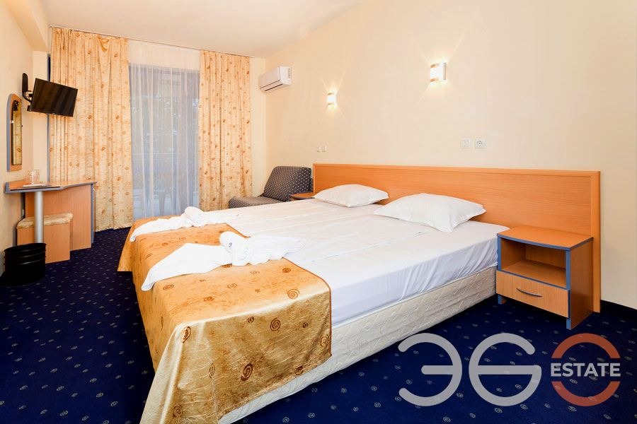 Продава ХОТЕЛ, с. Николаевка, област Варна, снимка 2 - Хотели - 56199266