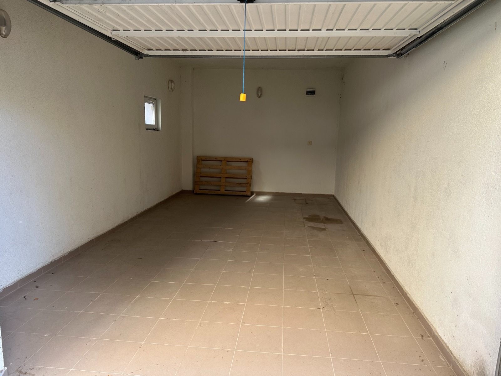 Продава ГАРАЖ, ПАРКОМЯСТО, гр. Варна, Виница, снимка 2 - Гаражи и паркоместа - 52875949