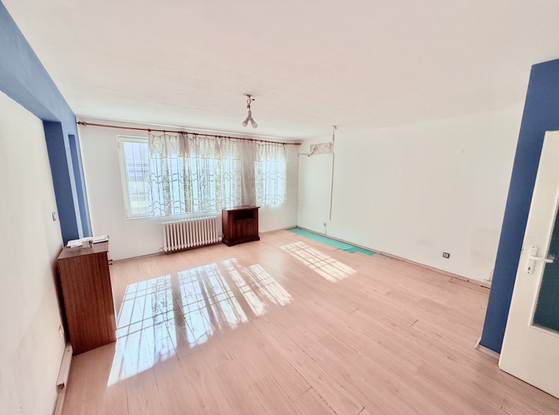 Продава 2-СТАЕН в град София, Красно село - 70 кв.м / 205 000 € » 400 945.15 лв., ХАЙНИ