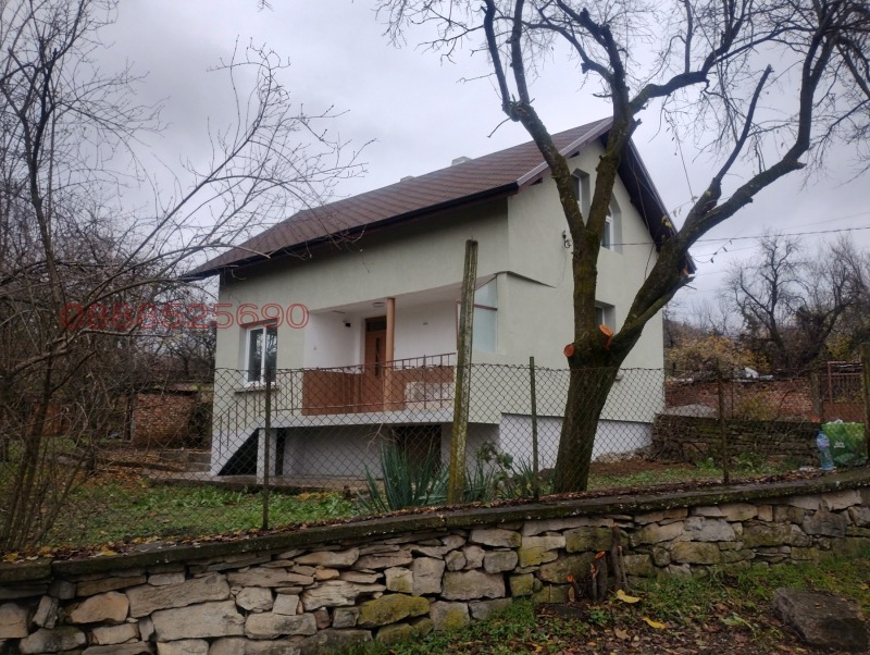 Продава КЪЩА, с. Добревци, област Ловеч, снимка 2 - Къщи - 52714477