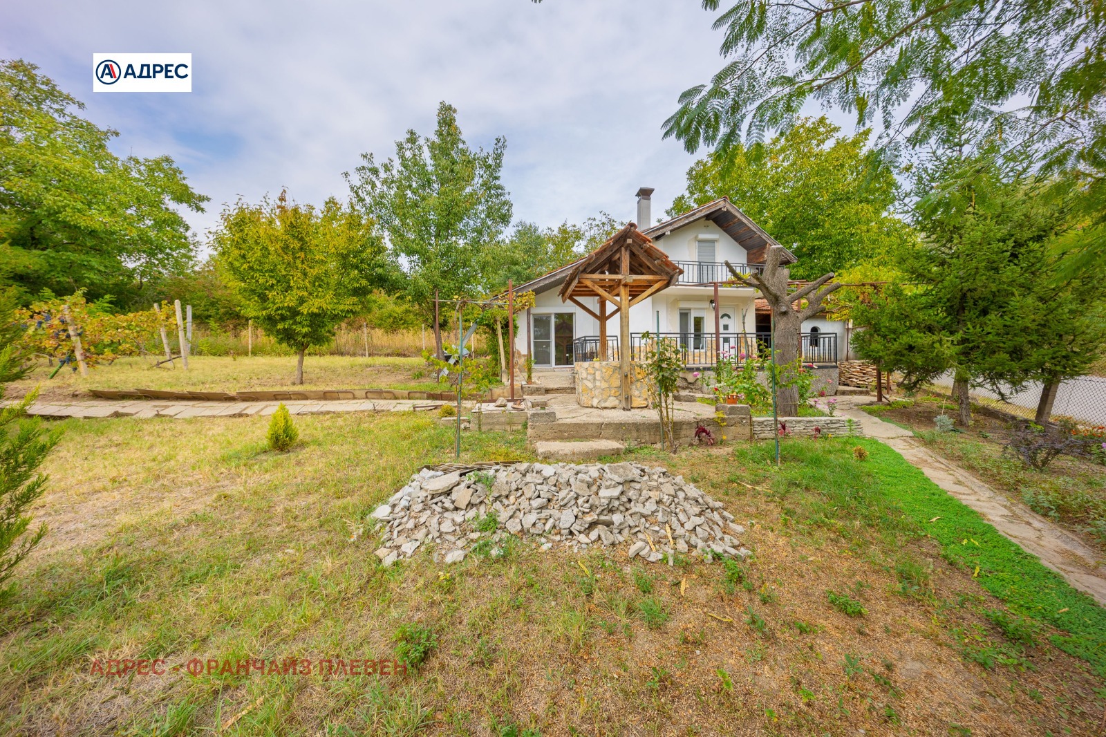 Продава КЪЩА, гр. Плевен, м-т Стражата, снимка 2 - Къщи - 56313296