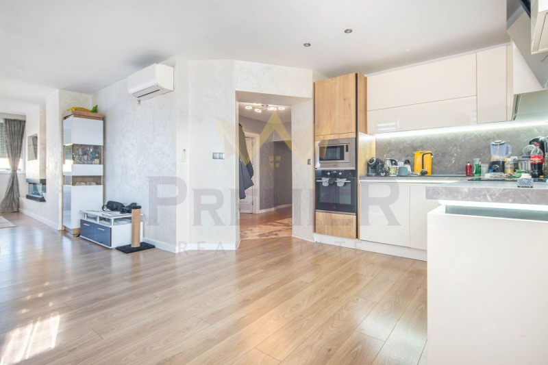 Продава МНОГОСТАЕН, град Бургас, Възраждане • 330000 € / 645423.90 лв. • 71710401 1