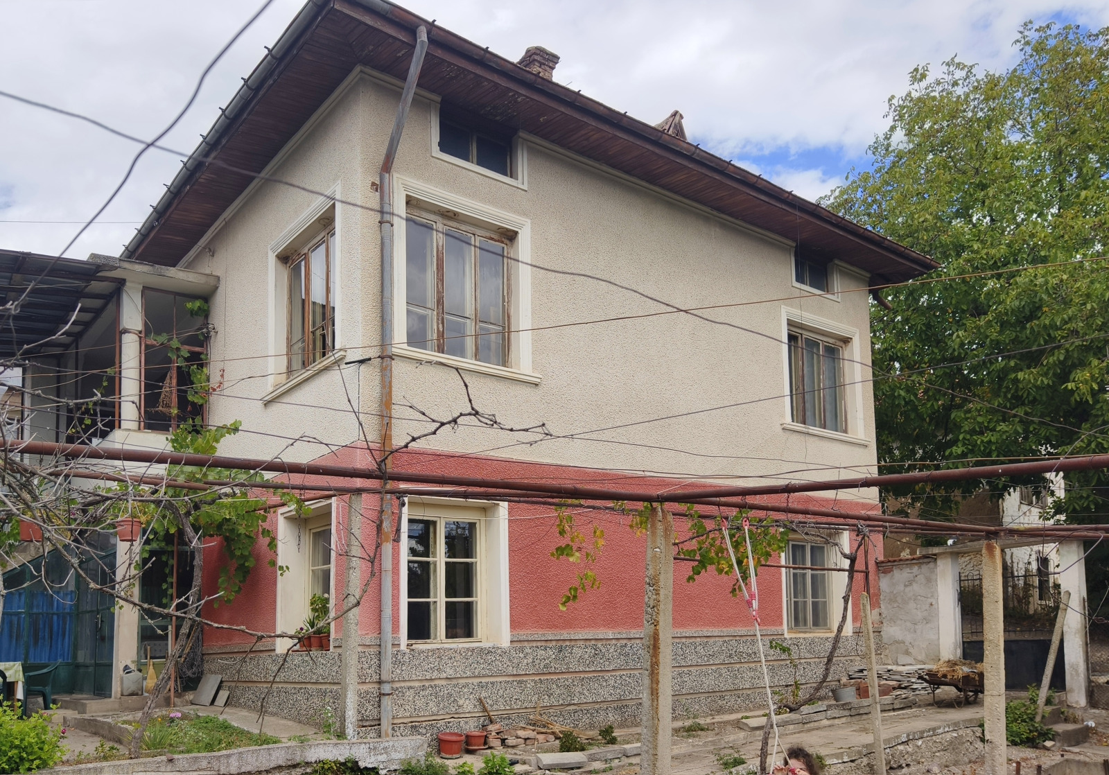 Продава КЪЩА, с. Коняво, област Кюстендил