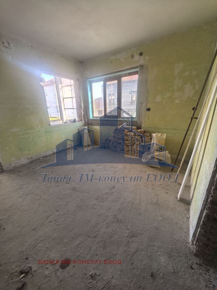 Продава ЕТАЖ ОТ КЪЩА, гр. Шумен, Добруджански, снимка 10 - Етаж от къща - 52450435