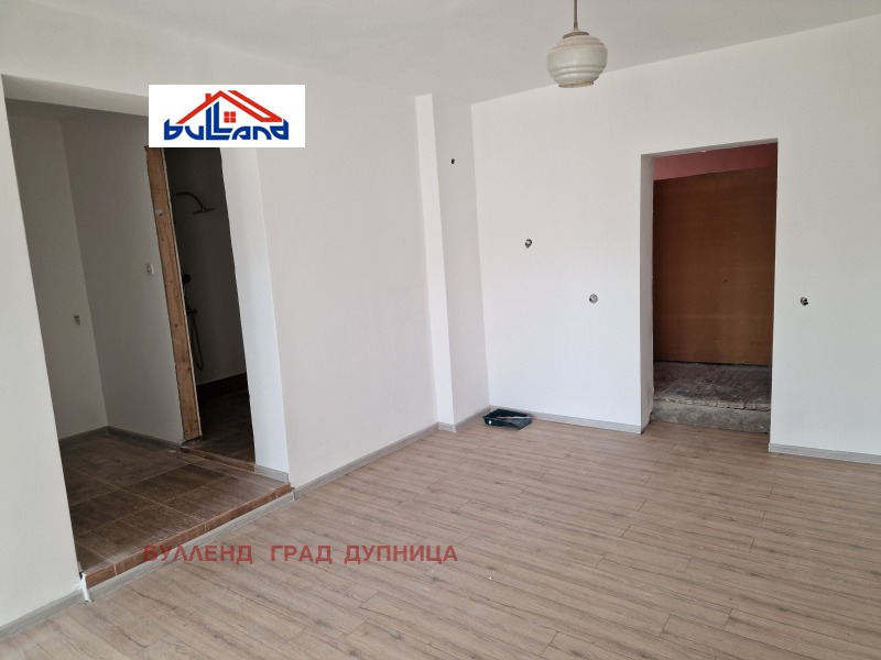 Продава КЪЩА, гр. Дупница, област Кюстендил, снимка 10 - Къщи - 49160848