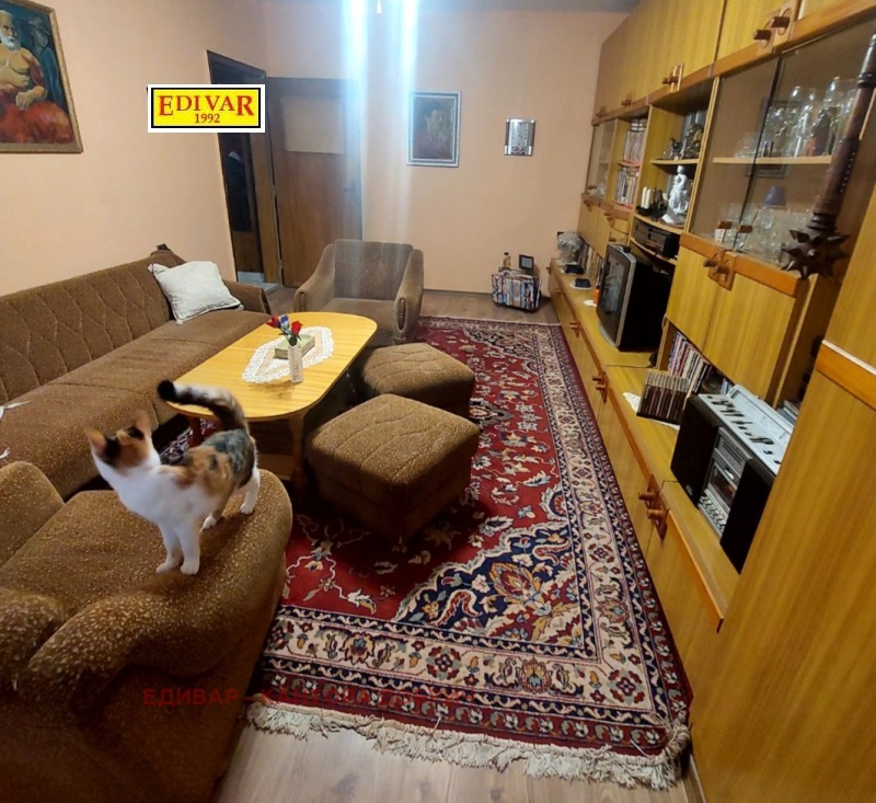 Продава 3-СТАЕН в град Добрич, Център - 89 кв.м / 69 024.40 € » 135 000 лв., ЕДИВАР - КАНТОРА ДОБРИЧ