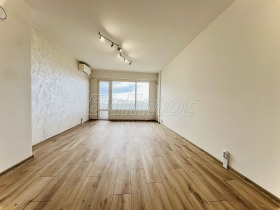 2 Schlafzimmer Mladost 2, Warna 1