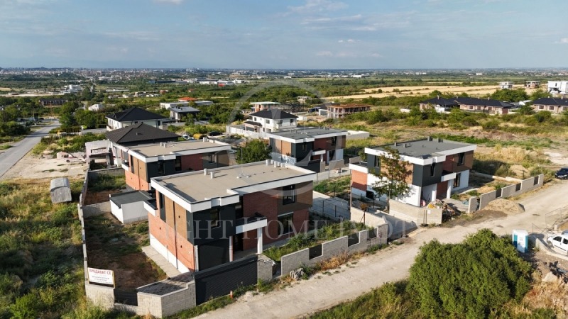 Продава КЪЩА, с. Марково, област Пловдив, снимка 2 - Къщи - 52408178