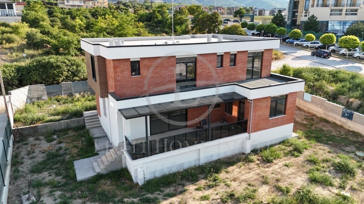 Продава КЪЩА, с. Марково, област Пловдив, снимка 2 - Къщи - 52408178