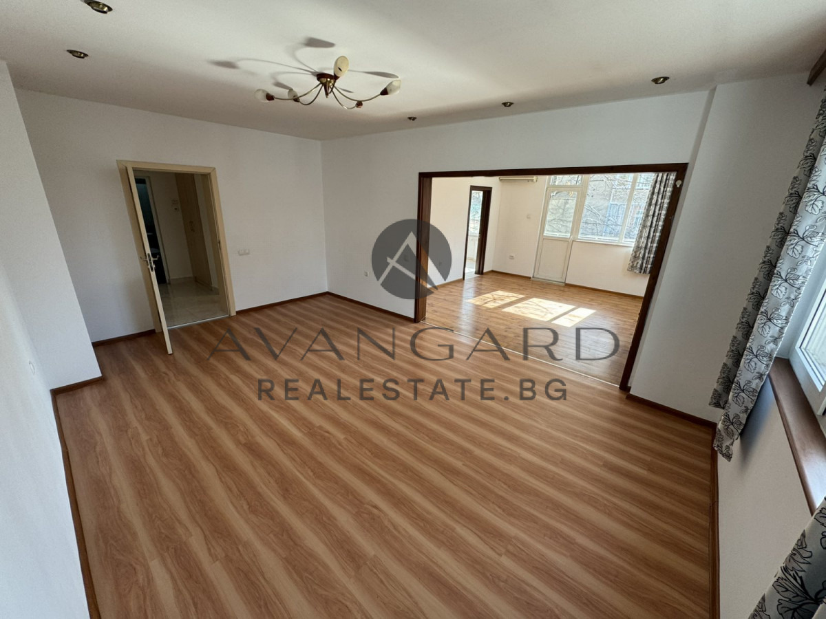 Продава МНОГОСТАЕН, гр. Пловдив, Кючук Париж