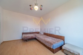 Hus Golv Vinica, Varna 5