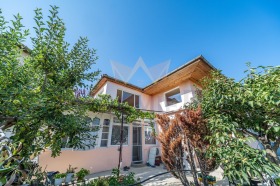 Hus Golv Vinica, Varna 1