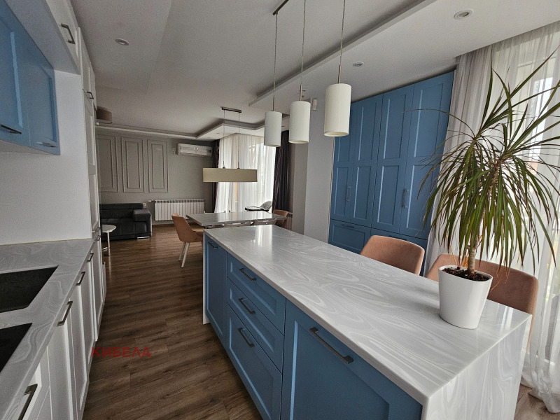 Продава  4-стаен град Плевен , Идеален център , 135 кв.м | 82539140 - изображение [2]