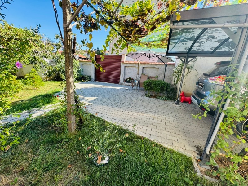 Till salu  Hus Golv region Stara Zagora , Kazanlak , 250 kvm | 28630136