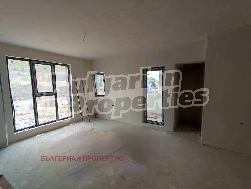 Продава 2-СТАЕН, град Шумен, Тракия • 106500 € / 208295.89 лв. • 83060850 1