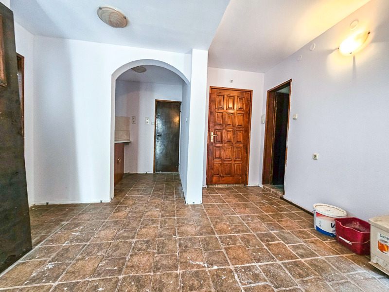 Продава МНОГОСТАЕН, гр. Ахелой, област Бургас, снимка 2 - Апартаменти - 52655428