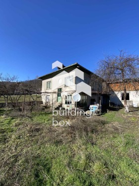 Продава  Къща, с. Горно Камарци