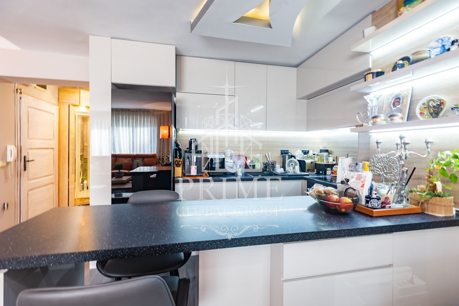 Продава МНОГОСТАЕН, гр. Варна, Чаталджа, снимка 2 - Апартаменти - 54698084