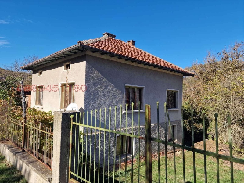 Продава КЪЩА, с. Петрич, област София област