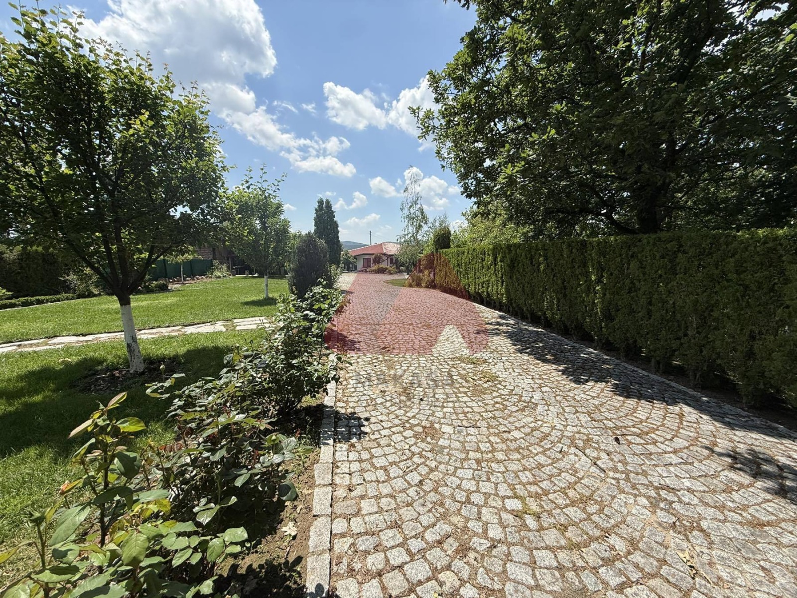 Продава КЪЩА, с. Шума, област София област