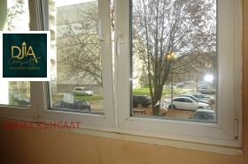 2-стаен град Перник, Изток 8