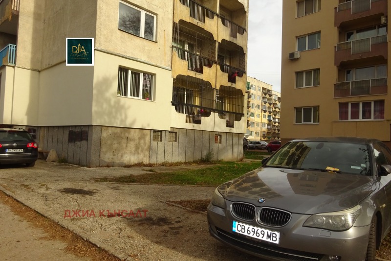 Продава  2-стаен град Перник , Изток , 72 кв.м | 62216085