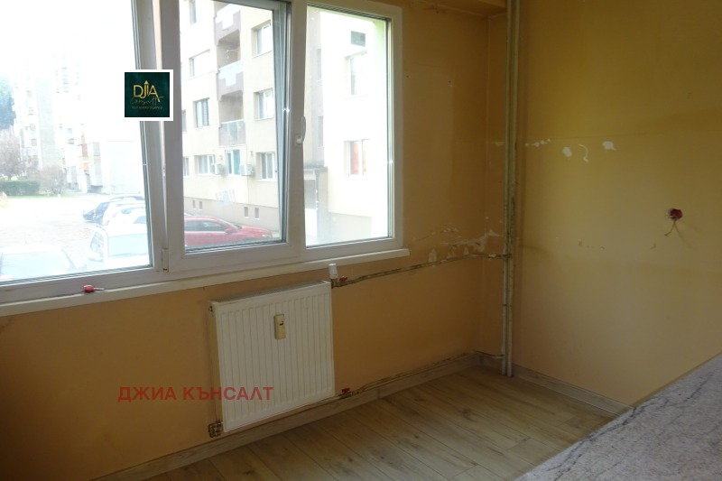 Продава  2-стаен град Перник , Изток , 72 кв.м | 62216085 - изображение [13]