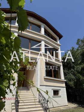 House k.k. Zlatni pyasatsi, Varna