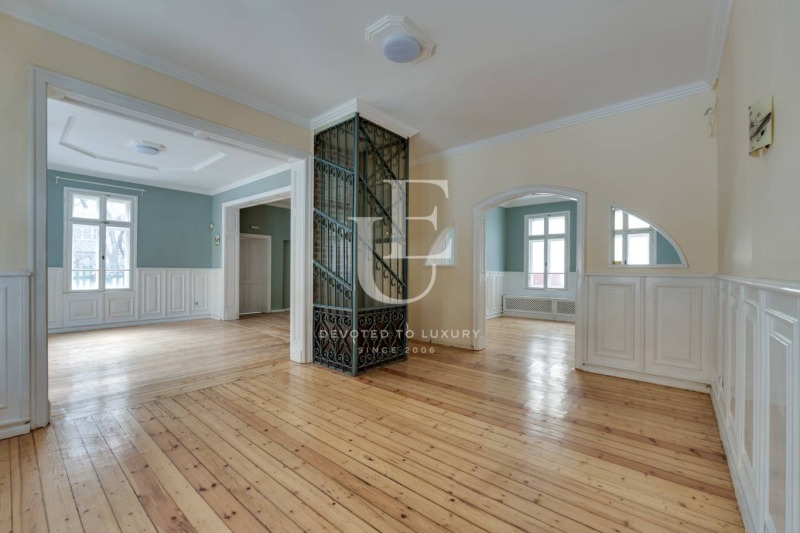 Продава КЪЩА, гр. София, Център, снимка 3 - Къщи - 52722436