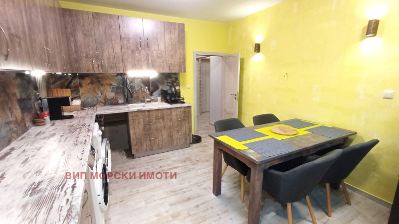 Продава 3-СТАЕН, гр. Бургас, Възраждане, снимка 2 - Апартаменти - 52406634