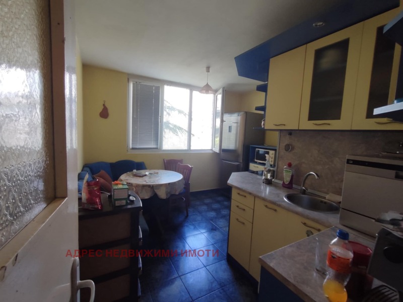 For Sale  2 bedroom Stara Zagora , Tri chuchura - yug , 74 sq.m | 78098256