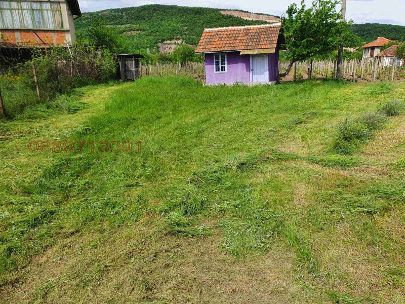 Продава ПАРЦЕЛ в област Видин, с. Орешец - 1400 кв.м / 1 300 € » 2 542.58 лв.