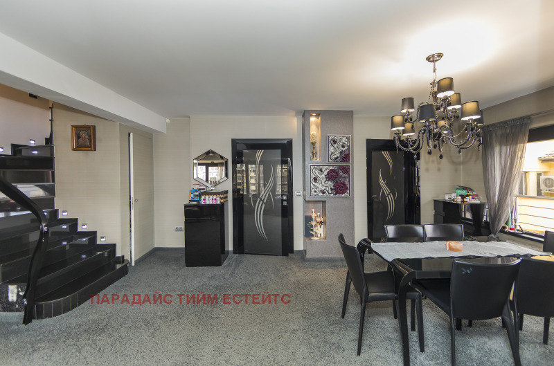 À venda  Mais de 3 quartos Sofia , Borovo , 244 m² | 14672365