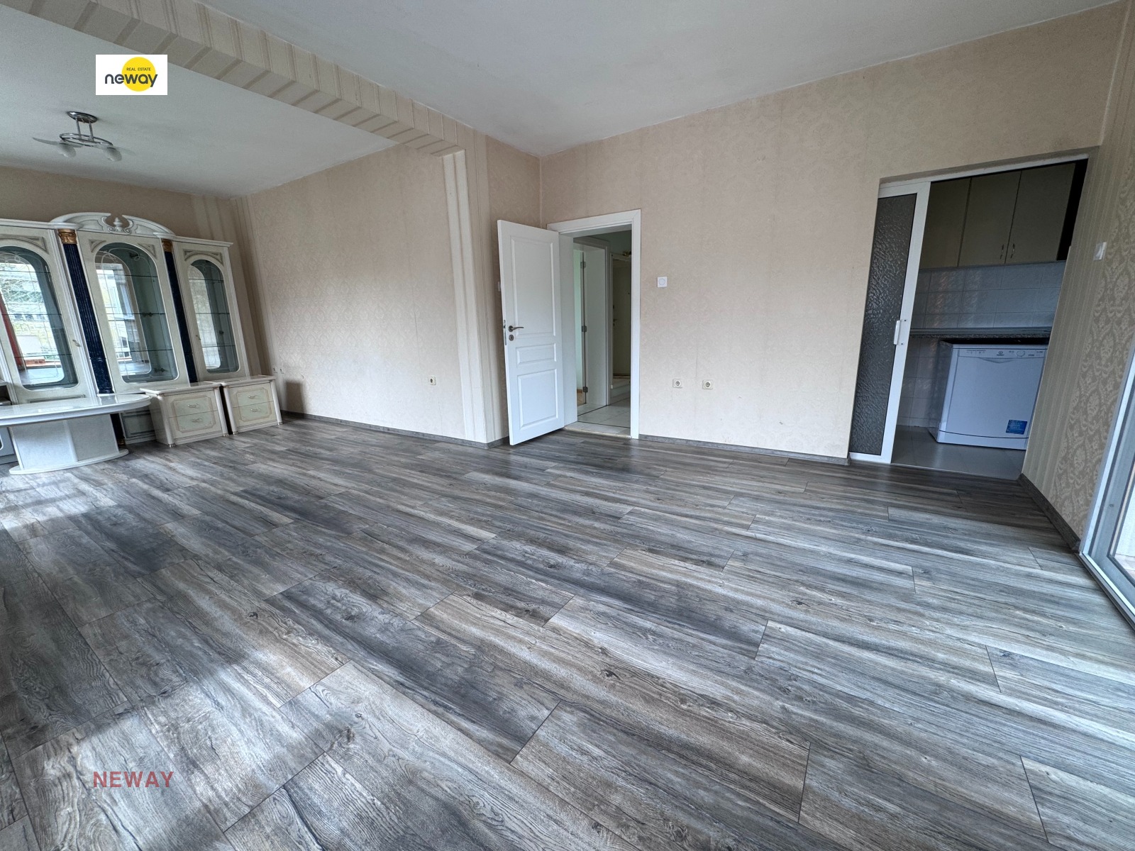 Продава 3-СТАЕН, гр. Плевен, Идеален център, снимка 2 - Апартаменти - 54331767