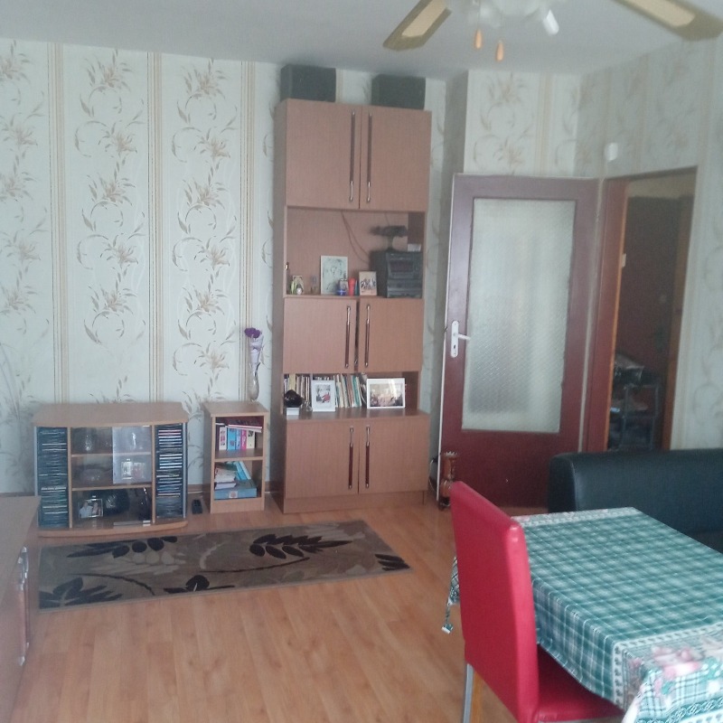 En venta  1 dormitorio Pernik , Iztok , 67 metros cuadrados | 74338176